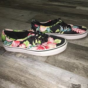 SOLD - 🌺 Hawaiian Vans 🌺